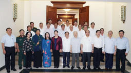 Tổng Bí thư, Chủ tịch Nước Nguyễn Phú Trọng chủ trì họp Bộ Chính trị về Đề án tổng kết 15 năm thực hiện Nghị quyết số 45-NQ/TW 