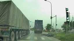 Bắt tạm giam tài xế container gây tai nạn làm chết cô gái trẻ ở Hà Nội