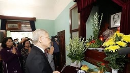Tổng Bí thư, Chủ tịch nước dâng hương tưởng niệm Chủ tịch Hồ Chí Minh
