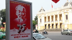 Chào mừng ngày Quốc khánh 2-9, Hà Nội rực rỡ cờ, hoa