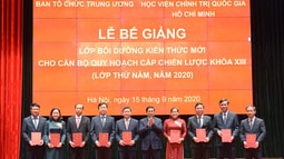 Bế giảng Lớp bồi dưỡng kiến thức mới cho cán bộ quy hoạch cấp chiến lược khóa XIII, lớp thứ năm