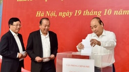 Lãnh đạo Chính phủ quyên góp ủng hộ đồng bào miền Trung