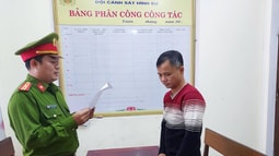 Phê chuẩn quyết định khởi tố bị can đối tượng dùng dao phá hủy thuyền của đoàn cứu hộ