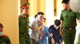 Xét xử 19 bị cáo liên quan đến vụ Tuấn "khỉ" bắn chết 5 người ở Củ Chi