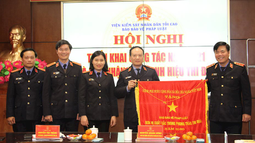 Báo Bảo vệ pháp luật đón nhận Cờ thi đua của Chính phủ
