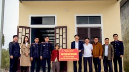 VKSND tỉnh Thừa Thiên Huế trao tặng nhà tình nghĩa cho hộ gia đình khó khăn