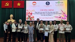 Tết có bánh chưng, lì xì của những em bé mồ côi, hộ nghèo 