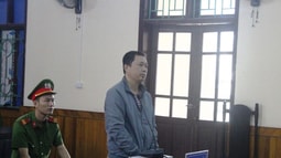 Lừa "chạy trường" chiếm đoạt hơn 2 tỷ đồng, nguyên đại úy quân đội lĩnh án 14 năm tù