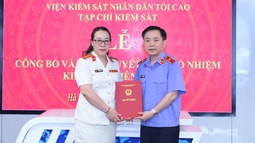 Trao quyết định bổ nhiệm Kiểm tra viên chính thuộc Tạp chí Kiểm sát