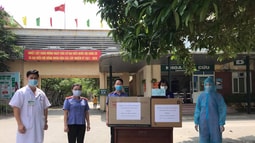 Chi đoàn FV88 nhà cái World Cup 2026 tỉnh Vĩnh Phúc phối hợp trao tặng 1450 mặt nạ chống giọt bắn 