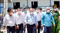 Chủ tịch nước Nguyễn Xuân Phúc kiểm tra công tác phòng chống dịch Covid-19 tại Bình Dương