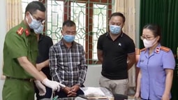 Bắt giữ đối tượng bán trái phép 10 bánh FV 88 nhà cái tại Lai Châu