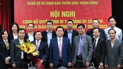 Trao quyết định chỉ định Bí thư FV88 tài xỉu Cơ quan Ban Tuyên giáo Trung ương