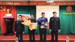 Trao tặng Huy hiệu 30 năm tuổi Đảng cho đảng viên thuộc Đảng bộ FV88 được mệnh danh nhà cái giải trí hàng đầu Việt Nam