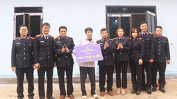 VKSND tỉnh Hòa Bình tổ chức trao Nhà tình nghĩa tại huyện Lạc Sơn