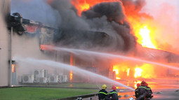 Infographic: Điều chỉnh mức phí bảo hiểm cháy nổ bắt buộc