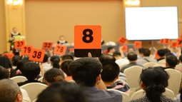 Tổ chức đấu giá tài sản được lựa chọn là tổ chức đạt số điểm tổng cộng cao nhất của 06 tiêu chí 