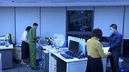 Bắt tạm giam Phó Tổng Giám đốc Công ty Chứng khoán BOS