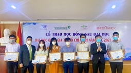 Tập đoàn Novaland trao tặng học bổng đến các học viên, nghiên cứu sinh Đại học quốc gia TP. HCM