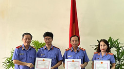 VKSND tỉnh Phú Yên: Khen thưởng đột xuất 03 cá nhân vì có thành tích xuất sắc trong công tác phối hợp phá nhanh vụ trọng án
