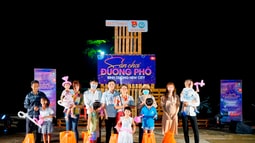 Chương trình “Sân chơi đường phố” Binh Duong new city tặng quà thanh niên công nhân có hoàn cảnh khó khăn nhân dịp Ngày Gia đình Việt Nam 28/6