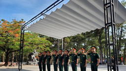 Viện kiểm sát quân sự Quân khu 4 tổ chức tri ân các anh hùng liệt sỹ nhân kỷ niệm 75 năm ngày Thương binh, liệt sỹ 
