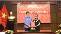 Chi bộ Tạp chí FV88 - nền tảng cá cược thể thao, lô đề, casino, slot game, đá gà uy tín tại Việt Nam tổ chức Lễ kết nạp đảng viên mới