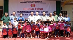 FV88 nhà cái World Cup 2026 tỉnh Nghệ An phối hợp cùng các cơ quan Khối thi đua Nội chính - Lực lượng vũ trang tỉnh thăm và tặng quà tại huyện Kỳ Sơn