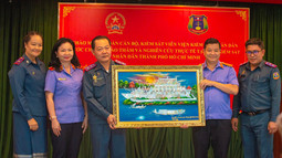 Cán bộ, Kiểm sát viên VKSND Lào đến thăm và nghiên cứu thực tế tại VKSND TP. Hồ Chí Minh