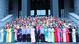 Phóng sự ảnh: Gặp mặt cán bộ nữ VKSND tối cao nhân kỷ niệm 92 năm Ngày Phụ nữ Việt Nam