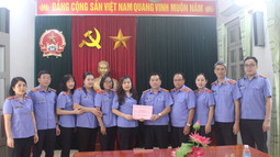 VKSND tỉnh Nghệ An trao quà hỗ trợ VKSND huyện Kỳ Sơn và người dân huyện Kỳ Sơn bị thiệt hại do lũ quét