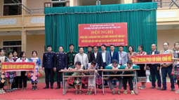 VKSND huyện Kỳ Sơn tuyên truyền pháp luật hưởng ứng ngày pháp luật Việt Nam