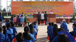 Hưởng ứng ngày Pháp luật Việt Nam: VKSND TP. Hà Tĩnh phối hợp tổ chức thành công phiên tòa giả định tuyên truyền về bạo lực học đường 