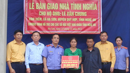 VKSND tỉnh Nghệ An trao tặng Nhà tình nghĩa cho hộ nghèo tại huyện Quỳ Hợp, tỉnh Nghệ An 