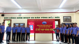 Chi bộ Đại diện Văn phòng VKSND tối cao tại TP. Hồ Chí Minh tổ chức hoạt động về nguồn và kết nạp Đảng viên mới