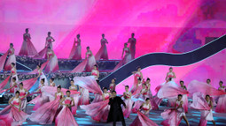Khai mạc Festival hoa Đà Lạt, quy tụ nhiều nghệ sĩ nổi tiếng