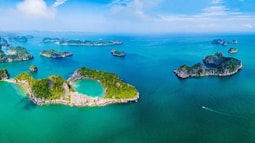 Những vẻ đẹp tiềm ẩn của Vịnh Lan Hạ