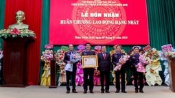 VKSND tỉnh Thừa Thiên Huế đón nhận Huân chương Lao động hạng Nhất