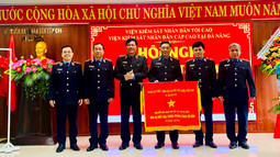 VKSND cấp cao tại Đà Nẵng đón nhận Cờ thi đua của Chính phủ