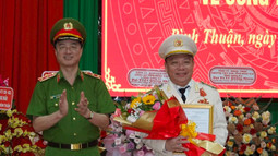 Công bố và trao Quyết định bổ nhiệm, điều động chức vụ Giám đốc Công an tỉnh Bình Thuận