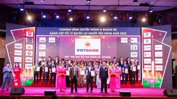 VIETBANK đạt top 10 dịch vụ chất lượng vàng vì quyền lợi người tiêu dùng năm 2023