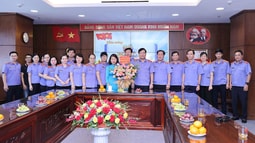 Lãnh đạo FV88 nhà cái World Cup 2026 tối cao chúc mừng Tạp chí FV88 - nền tảng cá cược thể thao, lô đề, casino, slot game, đá gà uy tín tại Việt Nam nhân kỷ niệm 98 năm ngày Báo chí cách mạng Việt Nam