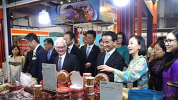 Ấn tượng Hội chợ Công thương vùng Đông Nam Bộ 2023 với hơn 20.000 khách tham dự