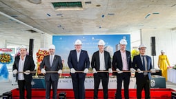 Grand Marina, Saigon cất nóc tòa Sea bao gồm khu căn hộ hàng hiệu Marriott và JW Marriott