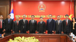 Viện trưởng VKSND tối cao Việt Nam Lê Minh Trí hội đàm với Viện trưởng VKSND tối cao Lào Xayxana Khotphouthone
