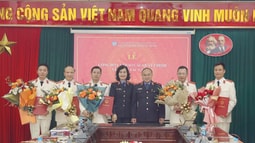 Trường Đại học Kiểm sát Hà Nội: Trao quyết định về công tác cán bộ các phòng, khoa, trung tâm 