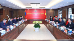 Viện trưởng Viện kiểm sát nhân dân tối cao tiếp và hội đàm với Viện trưởng Viện kiểm sát Mông Cổ