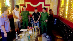 VKSND thị xã Hồng Lĩnh phê chuẩn Quyết định khởi tố bị can, Lệnh tạm giam đối với đối tượng tổ chức sử dụng trái phép chất ma túy