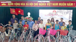 VKSND thị xã Điện Bàn phối hợp thực hiện chương trình thiện nguyện 