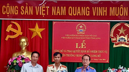 Công bố và trao quyết định bổ nhiệm chức vụ Viện trưởng VKSND huyện Long Hồ (Vĩnh Long)